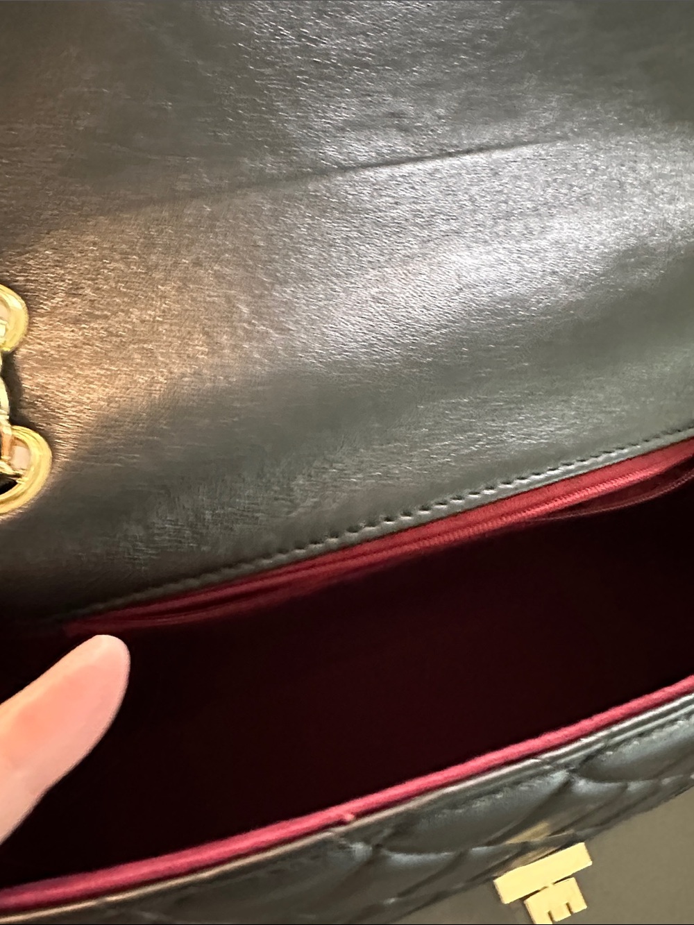 Quilted soft Leather Chain-Shoulder Bag in Black with Gold Hardware NWOT - Picture 4 of 11